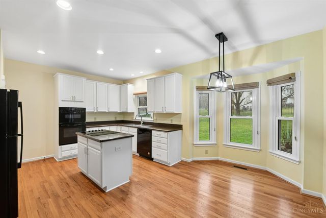 2 Clarke Court, Glendale, OH 45246