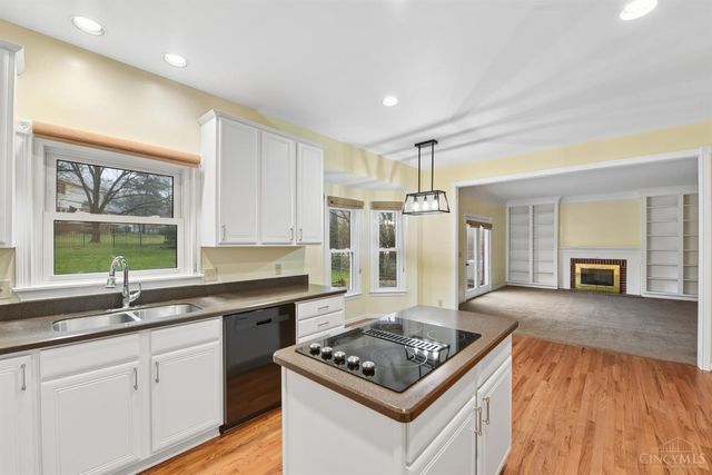 2 Clarke Court, Glendale, OH 45246