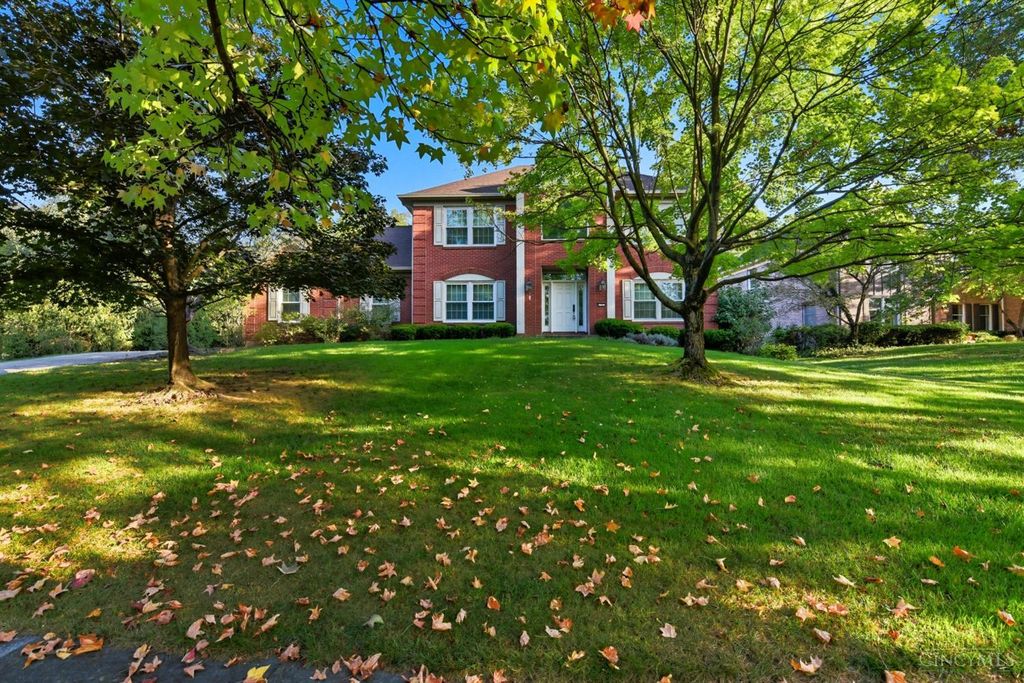 2 Clarke Court, Glendale, OH 45246