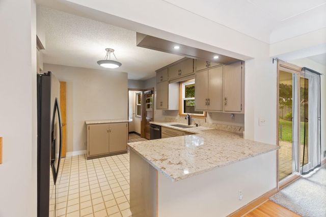 1390 Skillman Avenue W, Roseville, MN 55113