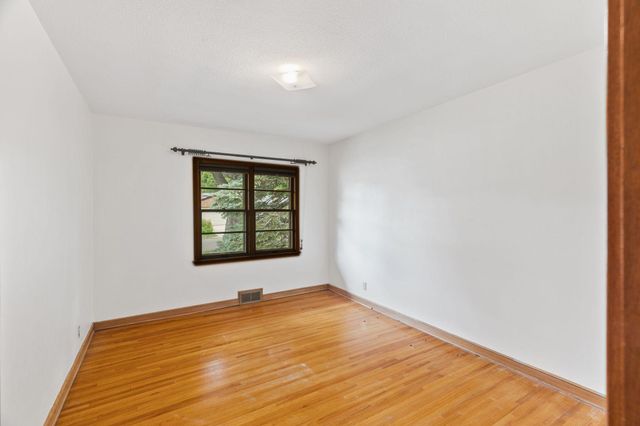 1390 Skillman Avenue W, Roseville, MN 55113