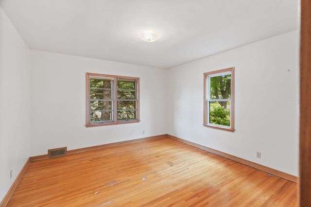 1390 Skillman Avenue W, Roseville, MN 55113