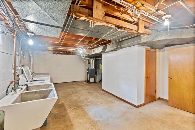 1390 Skillman Avenue W, Roseville, MN 55113