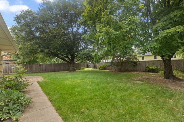 1390 Skillman Avenue W, Roseville, MN 55113