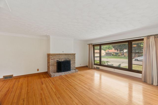 1390 Skillman Avenue W, Roseville, MN 55113