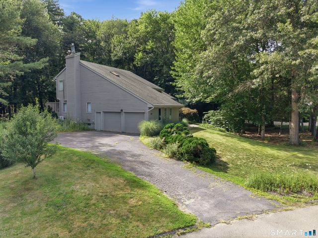 23 Walts Hill, Bloomfield, CT 06002