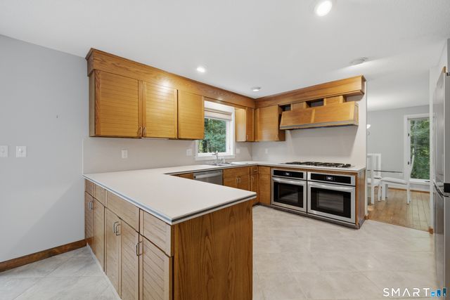 23 Walts Hill, Bloomfield, CT 06002