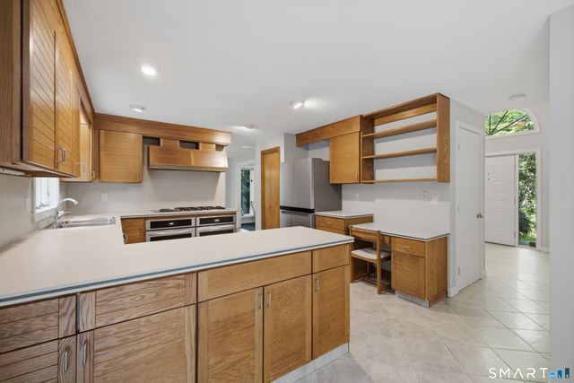 23 Walts Hill, Bloomfield, CT 06002