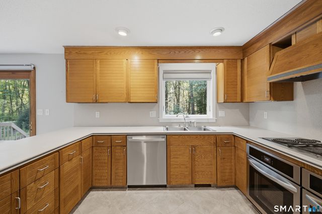 23 Walts Hill, Bloomfield, CT 06002
