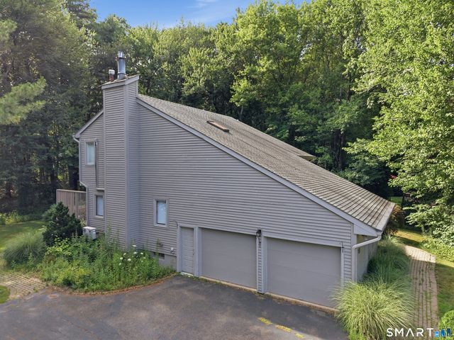 23 Walts Hill, Bloomfield, CT 06002