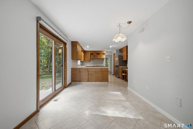 23 Walts Hill, Bloomfield, CT 06002
