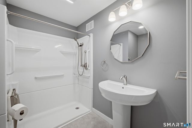 23 Walts Hill, Bloomfield, CT 06002