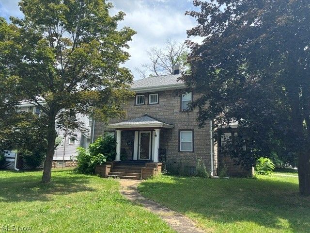 405 Oak Knoll SE, Warren, OH 44483