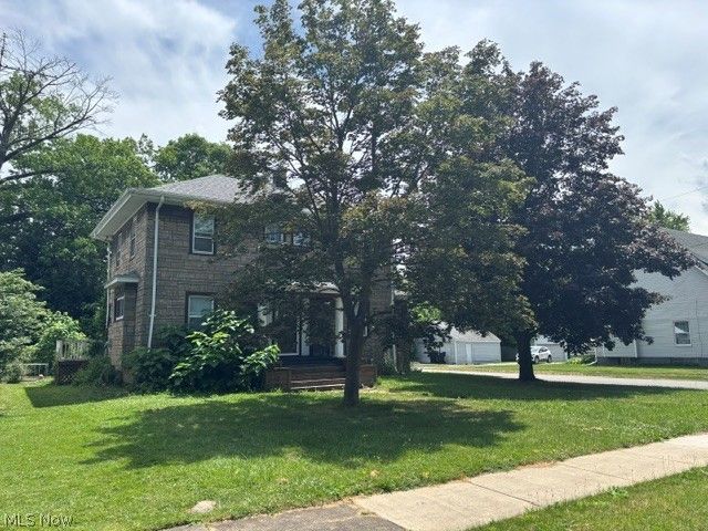 405 Oak Knoll SE, Warren, OH 44483