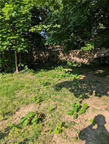 405 Oak Knoll SE, Warren, OH 44483