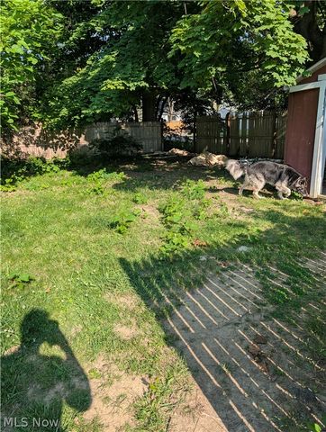 405 Oak Knoll SE, Warren, OH 44483