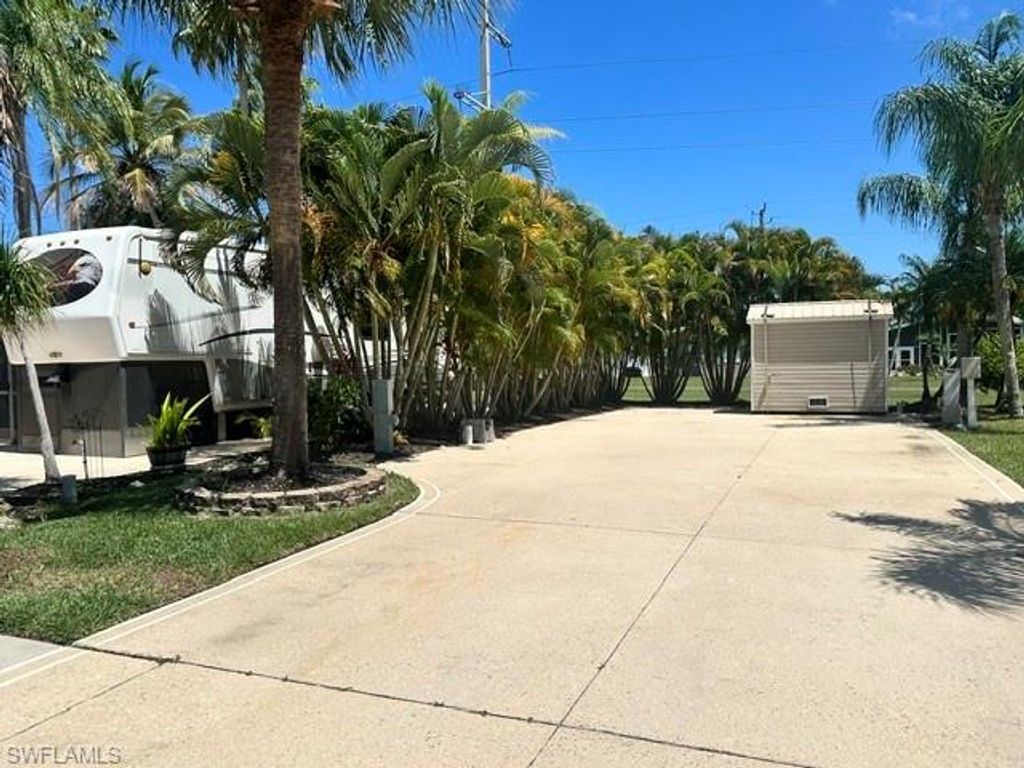 1675 Diamond Lake CIR, NAPLES, FL 34114 — photo 4