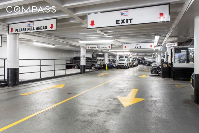 7025 Yellowstone Blvd Apt 2M, New York City, NY 11375