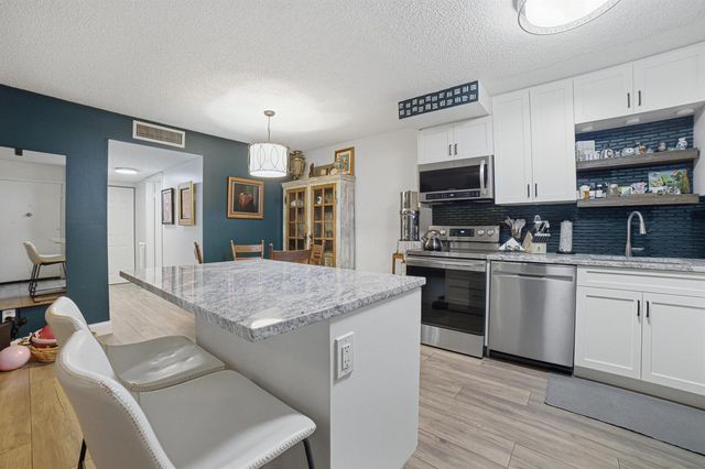 9412 S BELFORT Circle 115, Tamarac, FL 33321