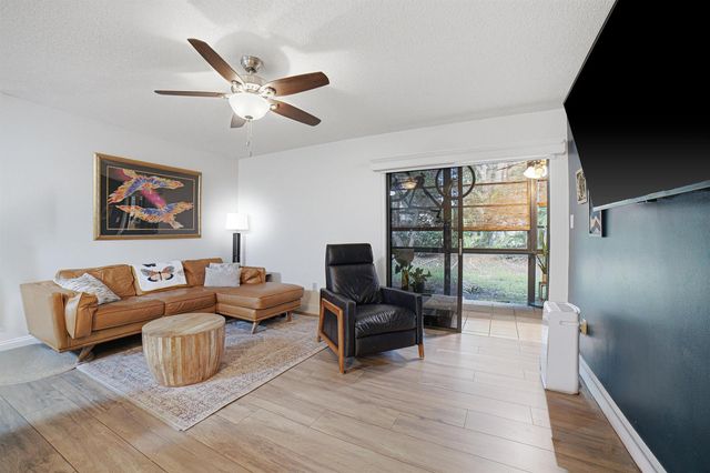9412 S BELFORT Circle 115, Tamarac, FL 33321