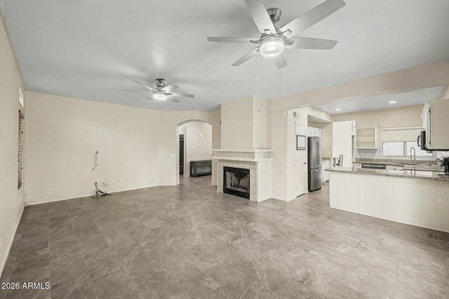 1557 E DOUGLAS Avenue, Gilbert, AZ 85234