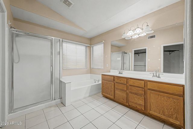 1557 E DOUGLAS Avenue, Gilbert, AZ 85234