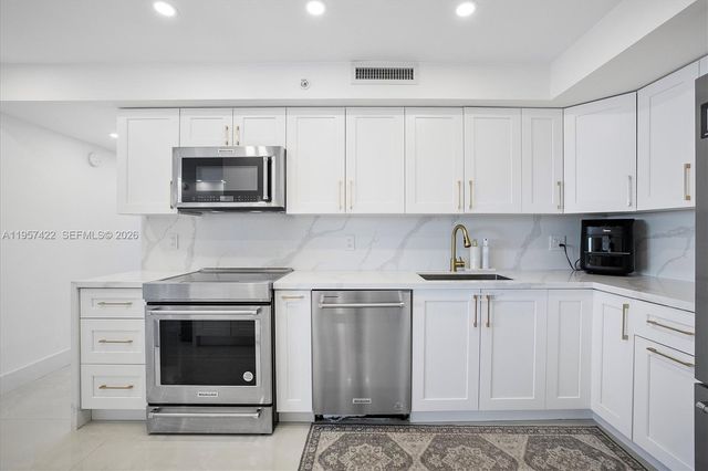 20515 E Country Club Drive 1747, Aventura, FL 33180