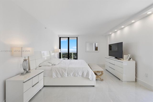 20515 E Country Club Drive 1747, Aventura, FL 33180