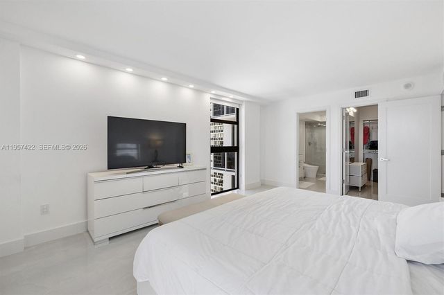 20515 E Country Club Drive 1747, Aventura, FL 33180