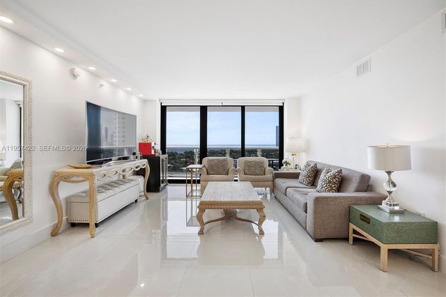 20515 E Country Club Drive 1747, Aventura, FL 33180