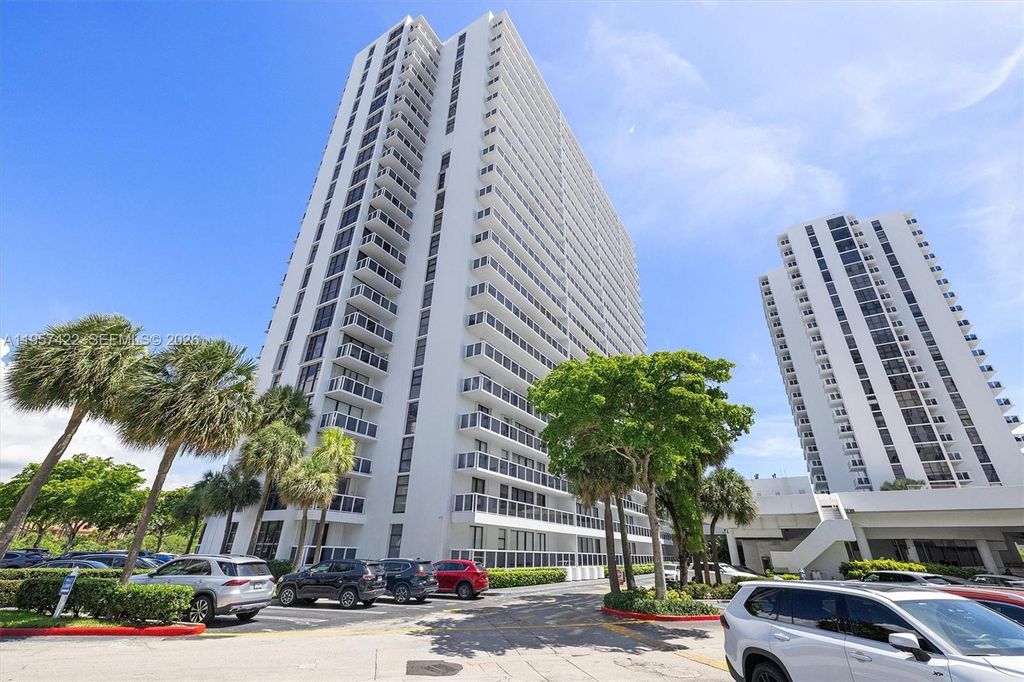 20515 E Country Club Drive 1747, Aventura, FL 33180