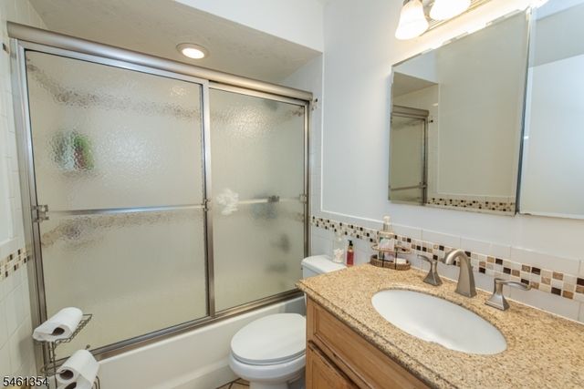 568 Stanley Pl, Mount Arlington Boro, NJ 07850