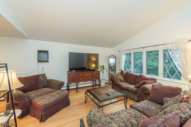 568 Stanley Pl, Mount Arlington Boro, NJ 07850