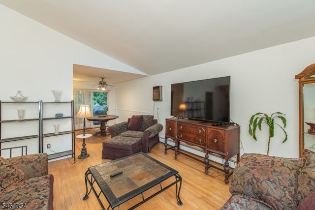 568 Stanley Pl, Mount Arlington Boro, NJ 07850