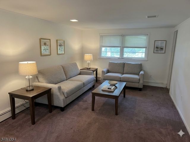 568 Stanley Pl, Mount Arlington Boro, NJ 07850