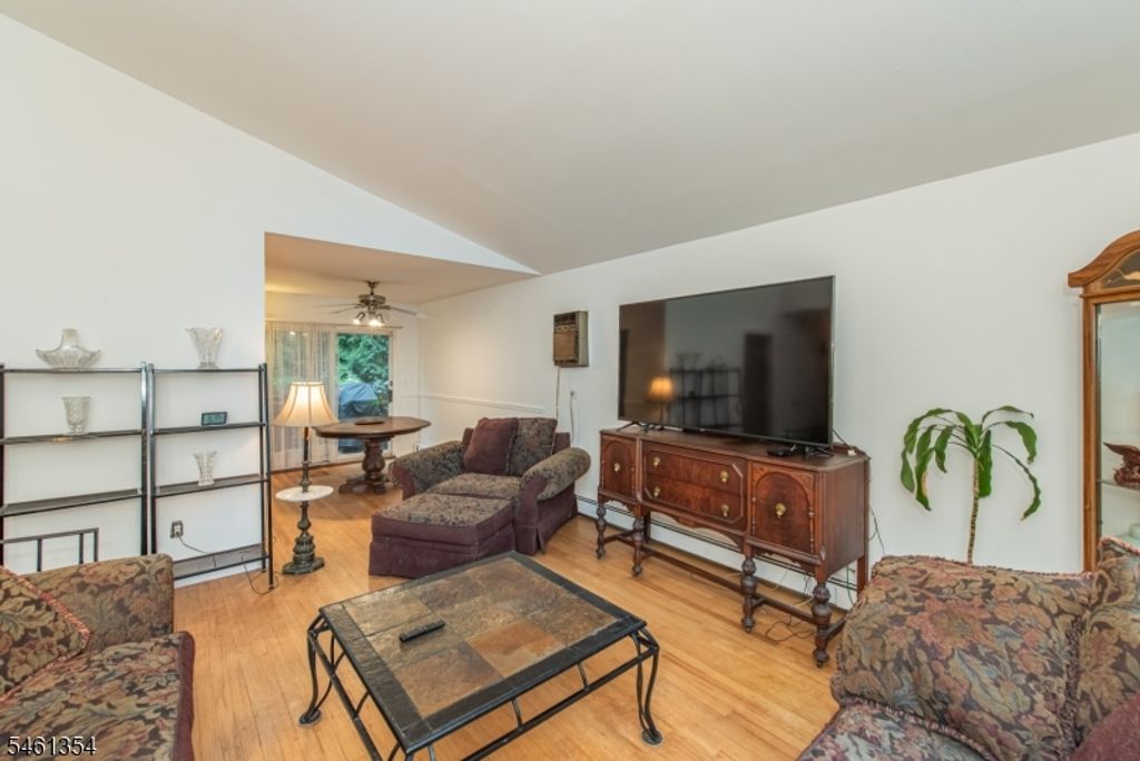 568 Stanley Pl, Mount Arlington Boro, NJ 07850 — photo 4
