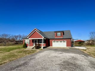 3001 Westcott Rd, White Bluff, TN 37187