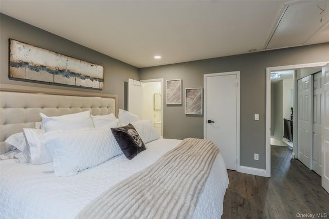 172 Pointe Circle N 172, Coram, NY 11727