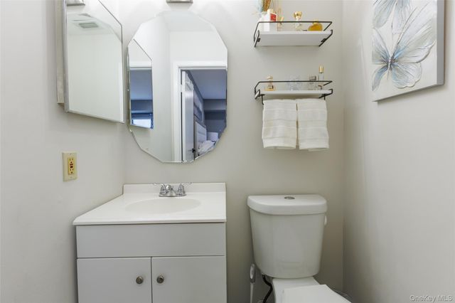 172 Pointe Circle N 172, Coram, NY 11727