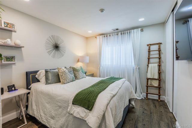 172 Pointe Circle N 172, Coram, NY 11727