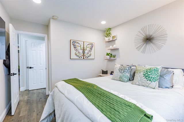 172 Pointe Circle N 172, Coram, NY 11727