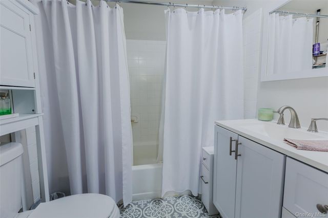 172 Pointe Circle N 172, Coram, NY 11727