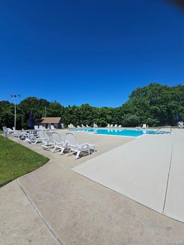 172 Pointe Circle N 172, Coram, NY 11727