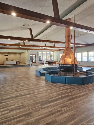 172 Pointe Circle N 172, Coram, NY 11727