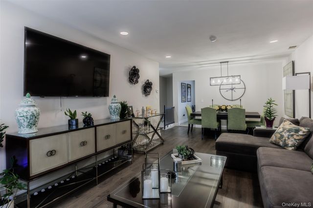 172 Pointe Circle N 172, Coram, NY 11727