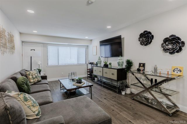 172 Pointe Circle N 172, Coram, NY 11727