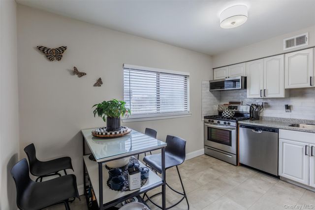 172 Pointe Circle N 172, Coram, NY 11727