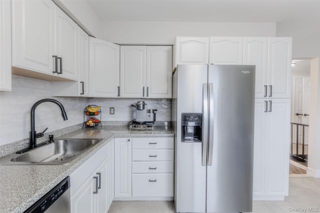 172 Pointe Circle N 172, Coram, NY 11727