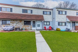 172 Pointe Circle N 172, Coram, NY 11727