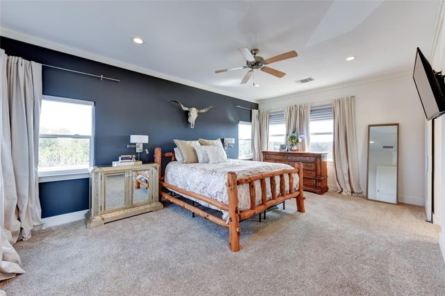 109 Vista Oaks DR, Dripping Springs, TX 78620